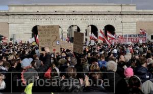 Oko pet hiljada demonstranata na ulicama Beča zbog COVID mjera